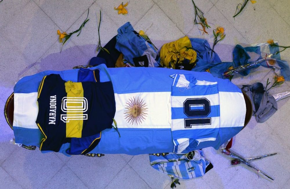 Pidieron exhumar los restos de Maradona para sacar muestras de ADN