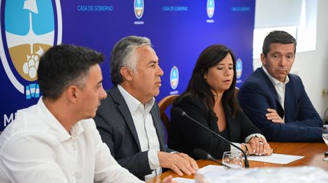 Cornejo habló en la apertura de sobres para la mejora del Acceso Este y le metió presión a Santilli por las rutas nacionales. Foto: Prensa Gobierno de Mendoza.