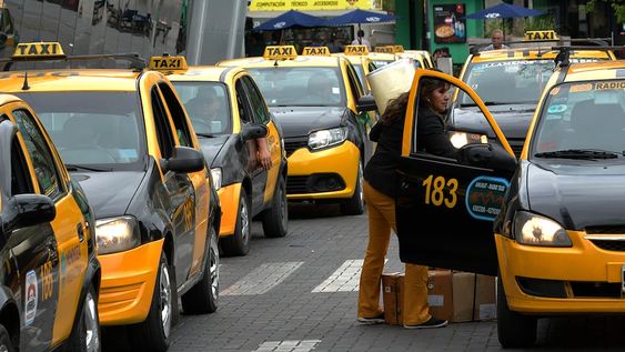Sumarán nuevos permisos de taxis en MendozaFoto: Orlando Pelichotti