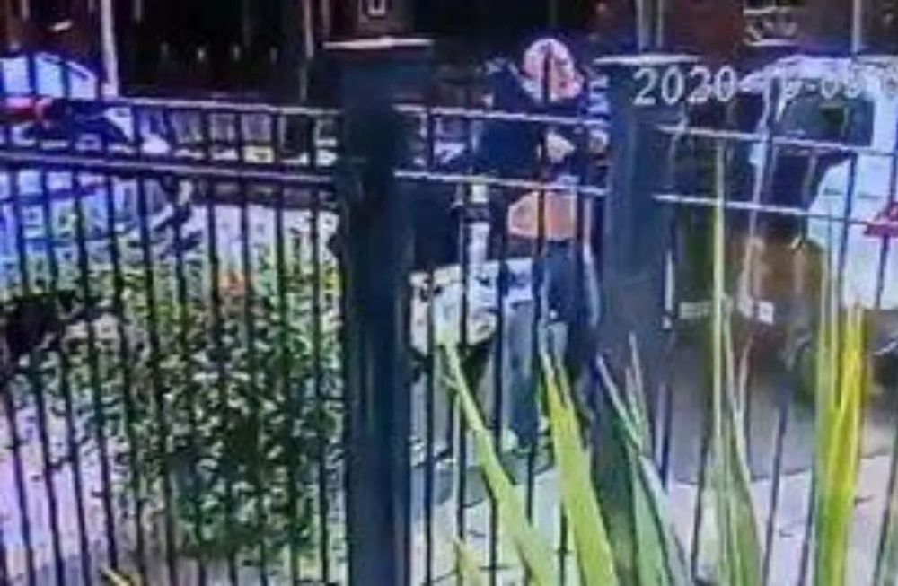 La esposa del médico recibió un llamado de los secuestradores desde el teléfono celular de la víctima, en el que le exigieron que comenzara a juntar dólares para pagar el rescate