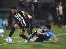 Mineiro perdió en Uruguay, pero la ventaja lo depositó en la final ante el Xeneize.
