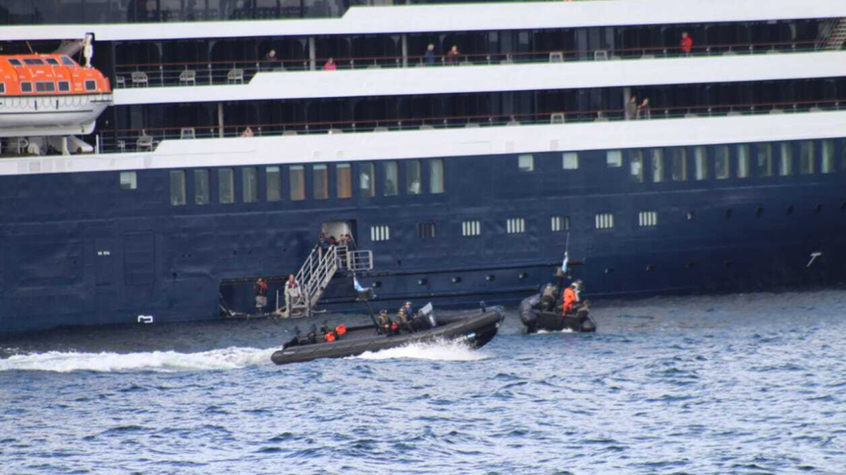 Murió un turista mientras viajaba en un crucero por Tierra del Fuego: qué le pasó y cómo lo evacuaron