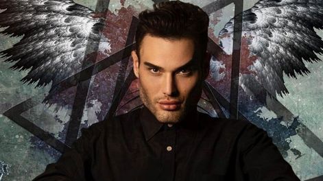 Colapso parcial y crisis nuclear: el vidente Athos Salomé lanza nuevas y preocupantes predicciones para 2025