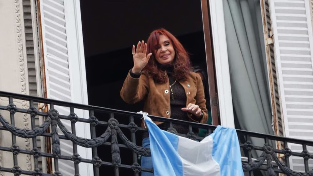 Cristina Kirchner saludó a la militancia en el Día de la Lealtad