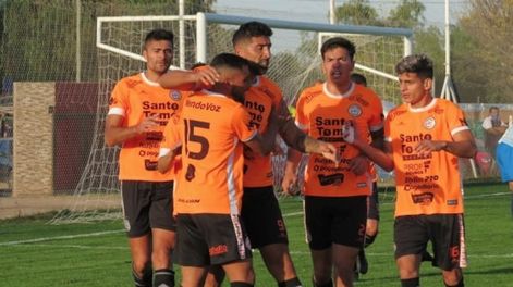 Los Andes | Miranda y Dellarole festejan porque Fundación Amigos está en lo más alto de la Zona A y es gran candidato al título.