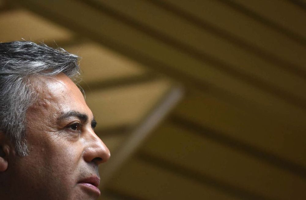 Otro proyecto enfrenta a Cornejo y la Corte