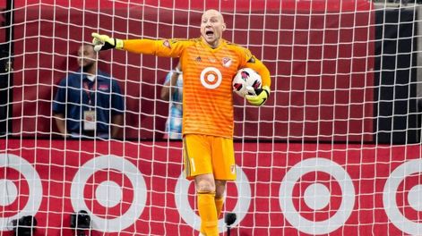 Al arquero de las figuras de la MLS le hicieron una entrevista en medio del partido