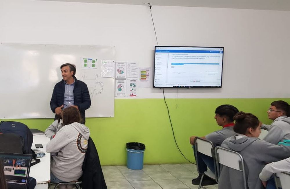 Un colegio mendocino recibe la visita de Microsoft por ser una de sus “escuelas innovadoras”