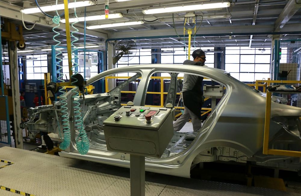 La producción automotriz sigue a la baja