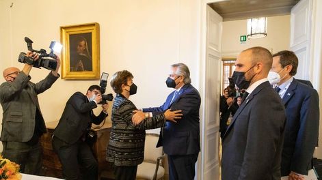 La idea de Alberto Fernández de sacarse fotos con todos los famosos del G20 parecía una estrategia inspirada en el personaje de Figuretti.