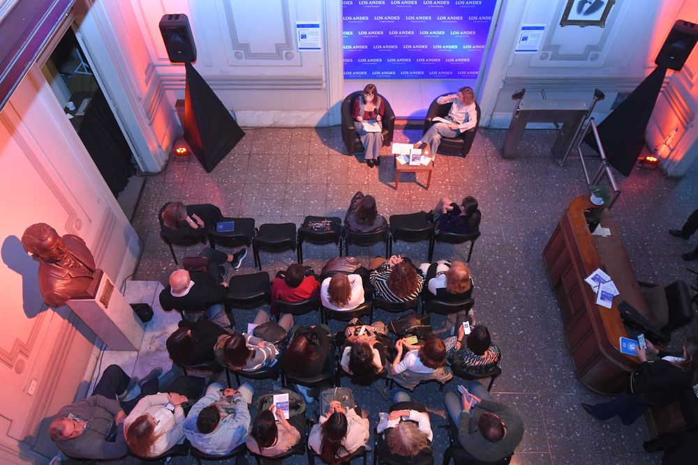 La historiadora Beatriz Bragoni presentó su nuevo libro en el edificio de Diario Los Andes