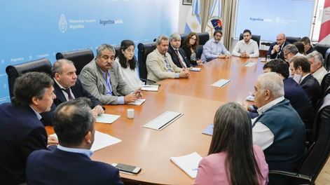 Los Andes | Participaron representantes de la CATAC, FADEEAC, FETRA,FAETYL, Coninagro, Federación de Acopiadores,  Sociedad Rural Argentina (SRA), entre otros.