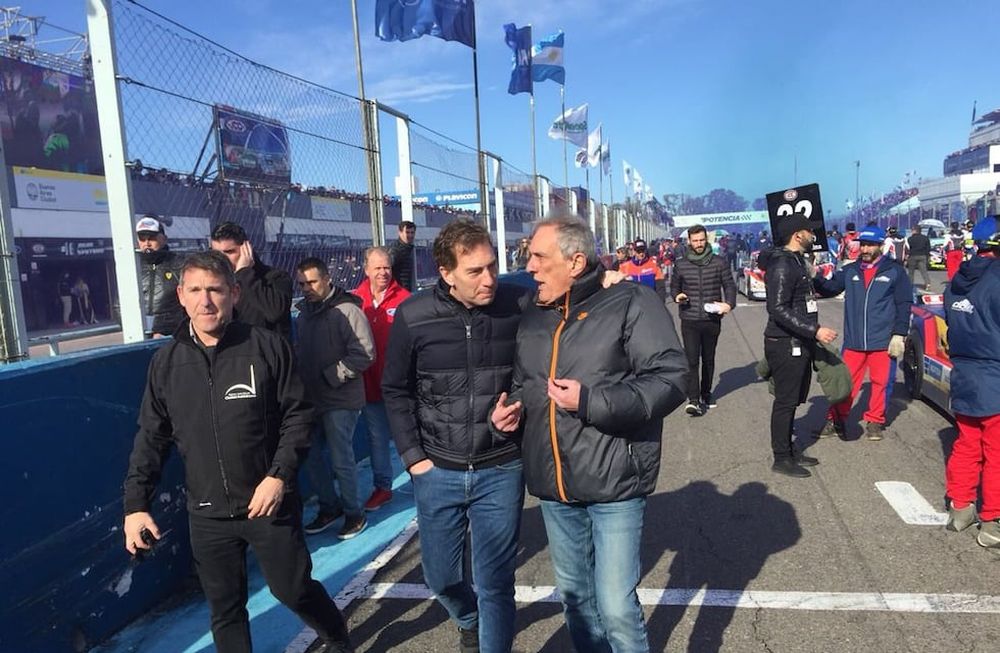 Los dos dirigentes se reunirán hoy a la tarde en el autódromo de Buenos Aires para reorganizar la vuelta del automovilismo.