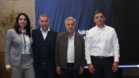 Pablo Moya, fundador de Grupo Dharma, Julieta Contreras, Alfredo Cornejo, gobernador de Mendoza y Marcos Calvente, intendente de Guaymallén , durante el encuentro de Saint Mari Desarrollos.&nbsp;