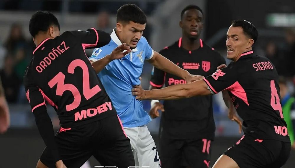 Lazio tras vencer al Parma quedó como único líder de la Seria A del Calcio de Italia.