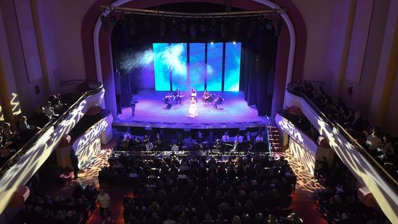El teatro Mendoza, una de las salas de la Ciudad que podría volver a tener actividad si prospera el pedido del intendente capitalino, Ulpiano Suárez.Foto: Marcelo Rolland / Los Andes
