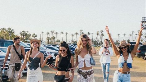 Coachella 2024: así son los impactantes looks de los fans para este año.