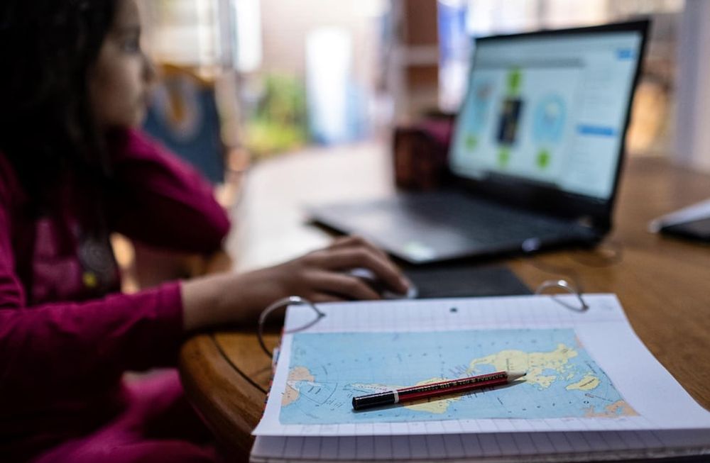 Señalan que lo más importante es mantener las líneas de comunicación abiertas, interesarse por los pasatiempos de los más pequeños. foto Facundo Luque