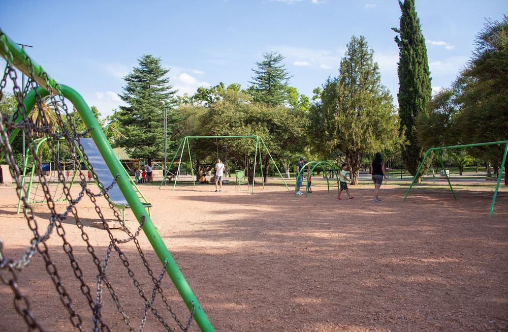 La calesita del Parque prepara una última vuelta gratis, entre rumores de cierre y cruces por la reubicación