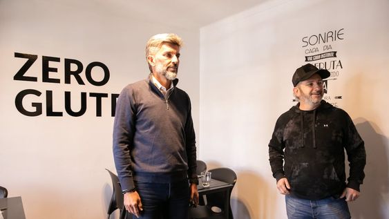 Ulpiano Suarez visitó un local de comidas sin gluten y realizó un importante anuncio