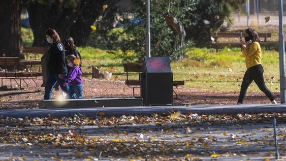 “Algo nublado con poco cambio de la temperatura y zonda en precordillera” es o que predijo la Dirección de Agricultura y Contingencias Climáticas para este viernes.