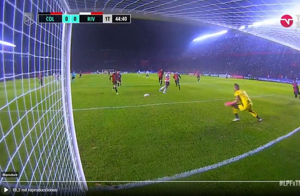 Increíble el gol que se escapó Julián Álvarez debajo de los tres palos. El mejor jugador del fútbol argentino, esta vez, falló. / Gentileza.