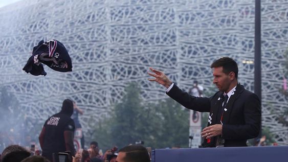 Messi dijo que ha estado disfrutando de París desde el primer minuto después de que firmó su contrato con el Paris Saint-Germain. (AP) Messi dijo que ha estado disfrutando de París desde el primer minuto después de que firmó su contrato con el Paris Saint-Germain. (AP)