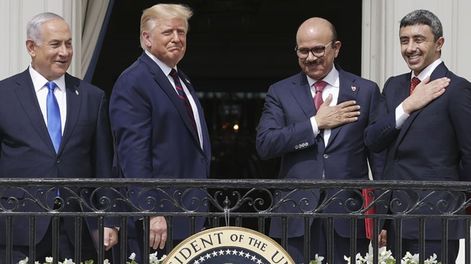 Donald Trump obtuvo la postal con dirigentes árabes e israelíes en los jardines de la Casa Blanca. / Gentileza