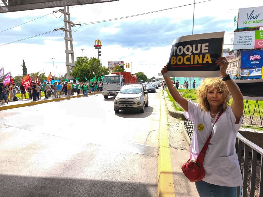El reclamo contra la reforma laboral se hace sentir también en Mendoza