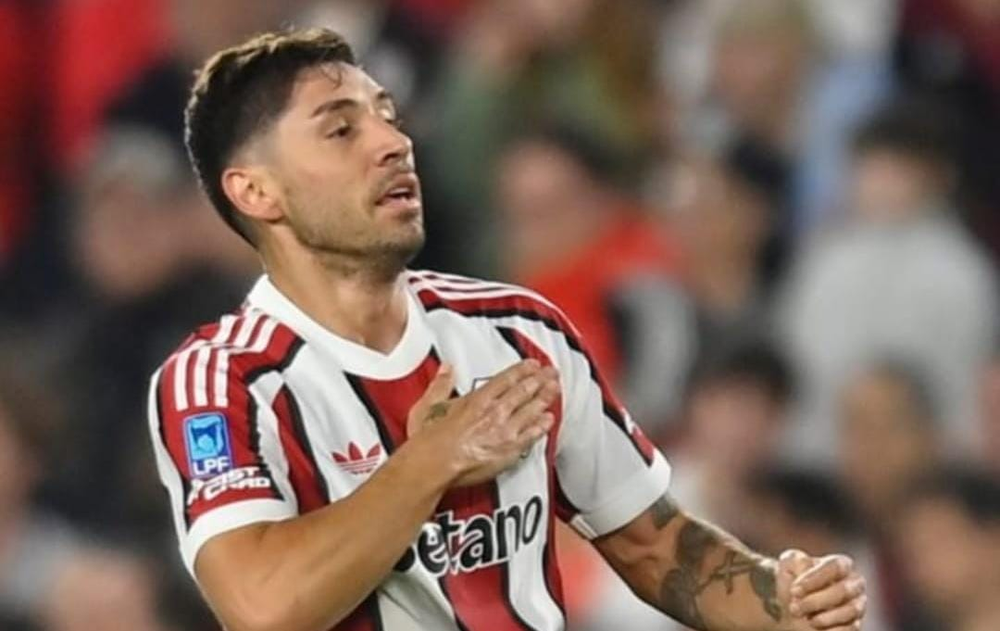 Cachete Montiel rompió la sequía de River y minutos después tuvo que salir lesionado.