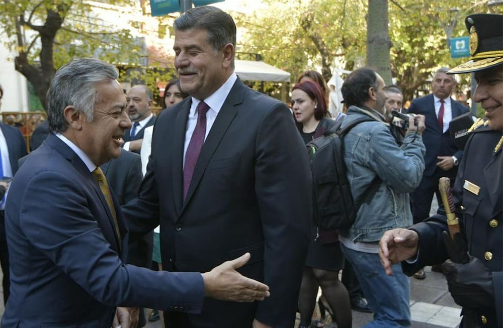 Mendoza 01 de mayo de 2022Apertura de Sesiones Ordinarias en la Legislatura.Alfredo Cornejo llegando a la legislaturaFoto: Orlando Pelichotti / Los Andes