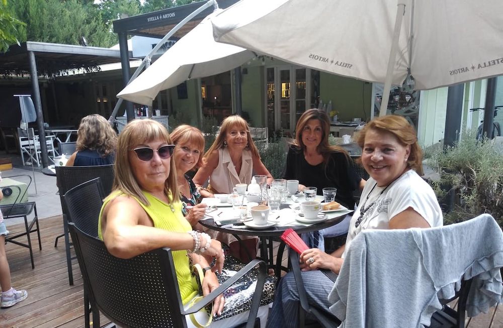 Un grupo de amigas que se hacen llamar  las viejas macristas pelo de cocker planchado”, decidieron presentarse como fiscales de mesa durante las PASO 2021.