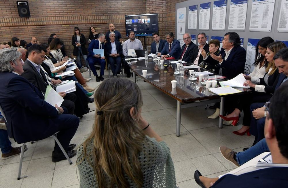 Reforma de la Suprema Corte de JusticiaHoy comenzó la serie de expositores para tratar la futura reforma, el subsecretario de Justicia, Marcelo D’Agostino, también los ex jueces de la Suprema Corte de Justicia Aída Kemelmajer de Carlucci y Alejandro Pérez Hualde, así como también el ex gobernador peronista, Arturo Lafalla; quienes participarán de la comisión y ofrecerán su visión -mayoritariamente negativa- sobre el proyecto que fue presentado por el gobernador Rodolfo Suárez. Foto: Orlando Pelichotti / Los Andes