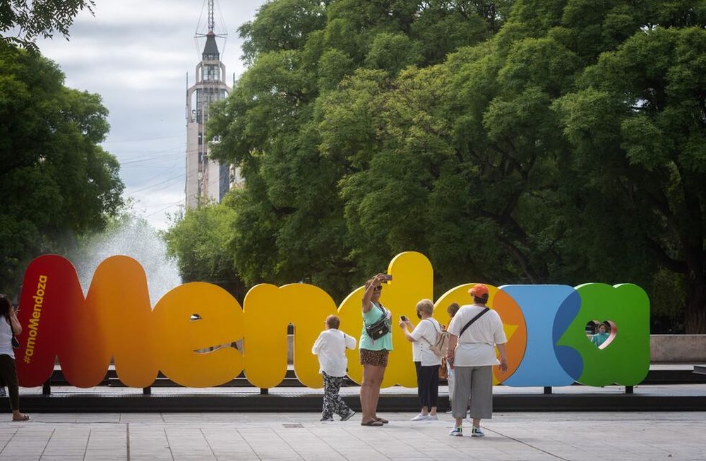 La desopilante encuesta que pregunta qué político tiene amor por Mendoza y cuál por el dinero