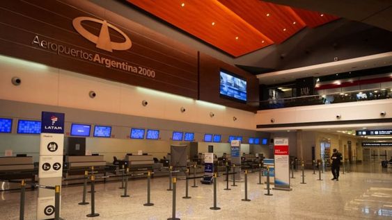 Vuelos cancelados, regresos forzosos y daños en el aeropuerto El Plumerillo por el temporal