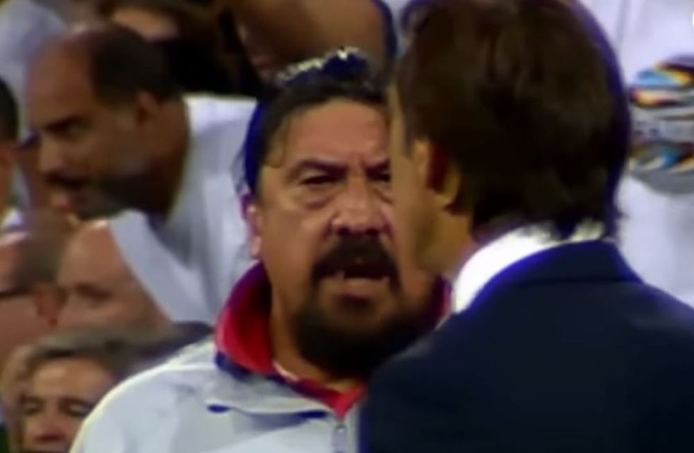 La mirada del Mono Burgos que acalló al DT del Real Madrid y se hizo viral