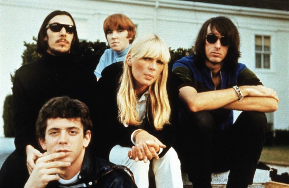 Con cinco discos de estudio y una carrera de apenas siete años, The Velvet Underground es recordada como una de las bandas estadounidenses que revolucionó la escena del rock and roll a nivel mundial.