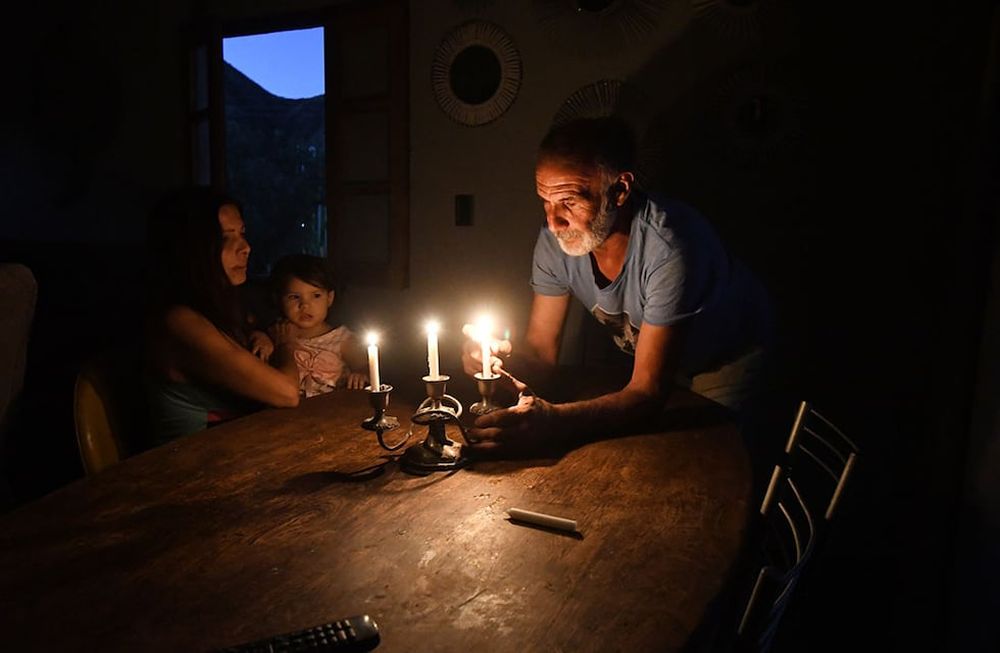 En este momento quedan algunas afectaciones acotadas principalmente en Maipú y Las Heras, mientras que en San Rafael, Lavalle y San Carlos sólo queda restablecer el servicio en algunas áreas rurales. Foto: José Gutierrez / Los Andes