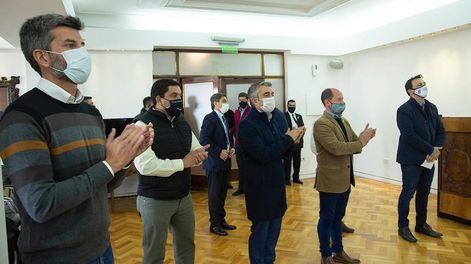 Los Andes | Intendentes oficialistas ya tienen el borrador de la ley de boleta única: Ulpiano Suarez (Capital), Juan Manuel Ojeda (Malargüe), Sebastián Bragagnolo (Luján), Gustavo Soto (Tupungato) y Tadeo García Zalazar (Godoy Cruz).