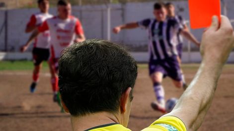 Los Andes | Un conflicto gremial desató un frente de tormenta inesperado en la Liga Mendocina de Fútbol. “Es un manotazo de ahogado de Marconi”, deslizó ACAMA.