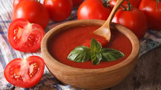 Hay dos ingredientes que nunca debes agregar a la salsa de tomate. Alteran su sabor. Descubrí cuáles son.