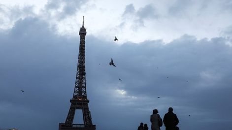 La Torre Eiffel está cerrada por una huelga de personal de seguridad