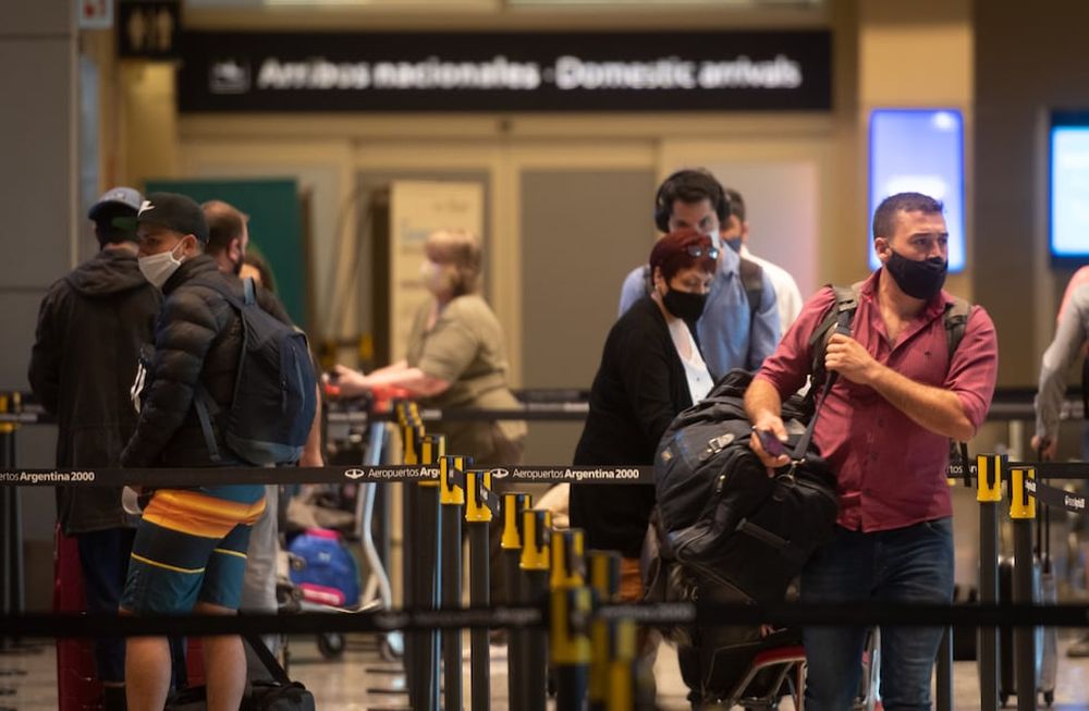 Mendoza 09 de noviembre 2020 SociedadAeropuerto Internacional El PlumerilloMedidas de prevencion y protocolos sanitarios en cada etapa de los vuelos de Aerolineas Argentinas y en el aeropuerto  El Gobierno oficializo en las ultimas horas el pedido a la Nacion para que se incluya a Mendoza tambien entre las provincias autorizadas para recibir al turismo extranjero en el paisLa segunda edición de PreViaje ha demostrado ser un éxito, según informó el Ministerio de Turismo. Foto: Ignacio Blanco / Los Andes