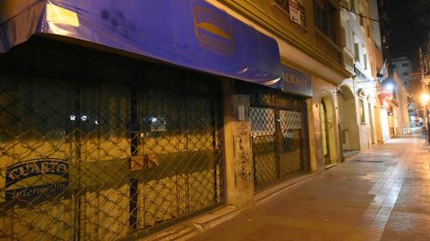 Los Andes | El café bar y restaurante Cuarto Intermedio, ubicado frente a la plaza Independencia de Ciudad, cerró sus puertas. José Gutiérrez / Los Andes