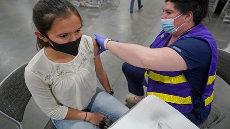 Estos casos se observaron después de la administración de vacunas de Pfizer/BioNTech y Moderna, ambas basadas en tecnología de ARN mensajero. AP