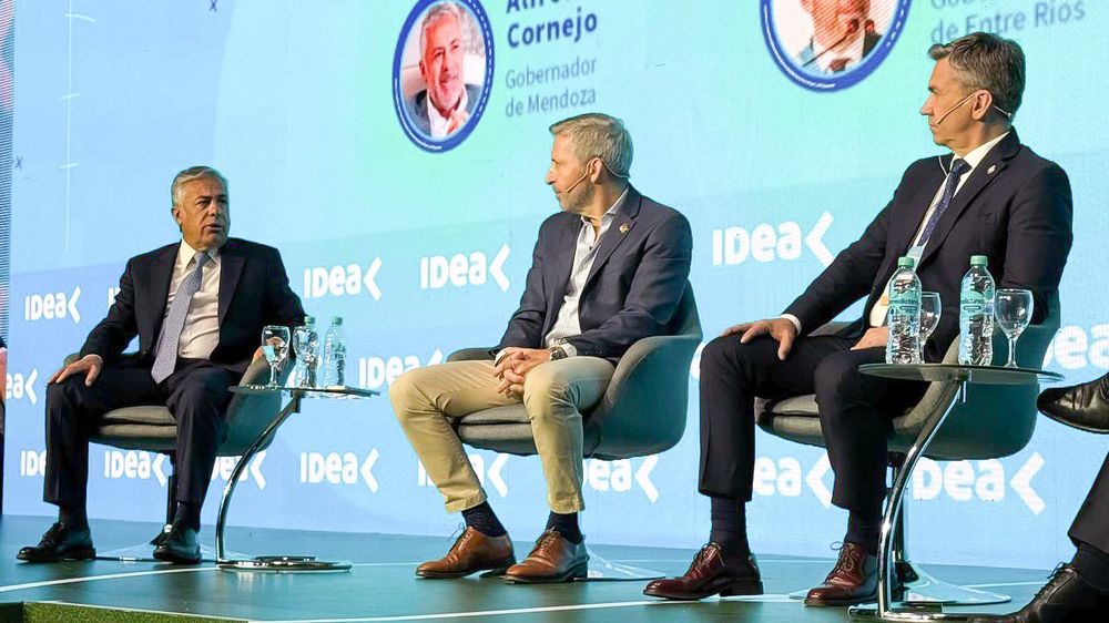 El gobernador de Mendoza, Alfredo Cornejo, participó en el Coloquio IDEA 2025 junto a sus pares de Entre Ríos, Rogelio Frigerio, y Chaco, Leandro Zdero.