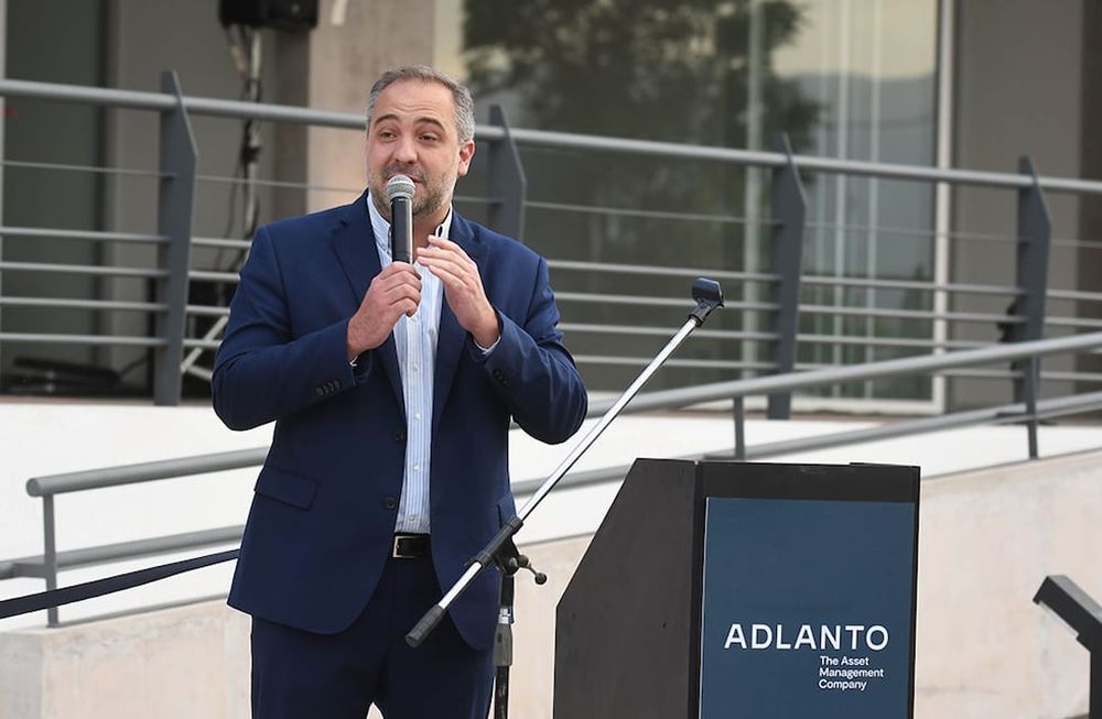 Inauguración del nuevo edificio de oficinas y locales en el Torreón, ubicado en calle Rawson 2600 de luzuriaga Maipú.El intendente de Maipú Matias Stevanato.