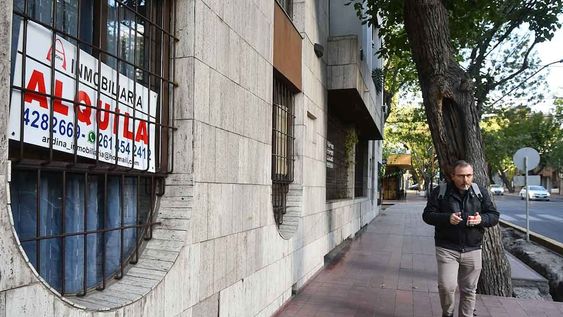 Casi se triplicó la oferta de alquileres en la Ciudad de Mendoza en los últimos seis meses, según un informe privado. Foto:José Gutierrrez / Los Andes