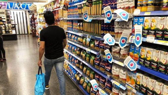 La cartelería del programa oficial empezó a mostrar más presencia en las góndolas de Buenos Aires en los últimos días dado que la cantidad de productos pasó de 670 a 1.432.