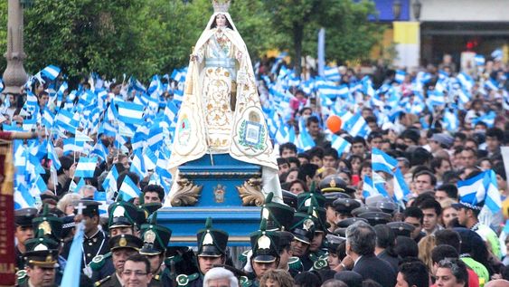 Ubicada en Medinas, la Iglesia Nuestra Señora de La Merced alberga la imagen más antigua de la Virgen de la Merced, esculpida y tallada en madera semi dura, con una lámina de oro que data del 1600.